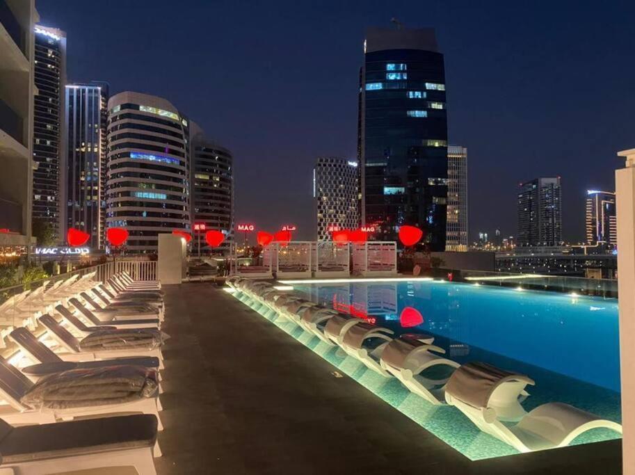 Urban King Bed With Burj Khalifa View & Dubai Mall Exterior foto